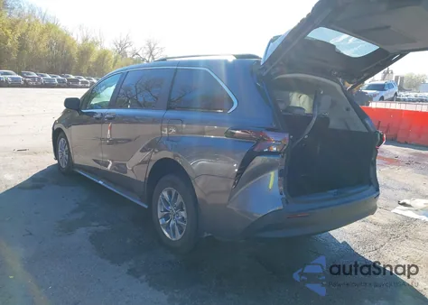 2024 Toyota Sienna Xle z USA, uszkodzony, nr VIN 5TDJRKEC1RS204762